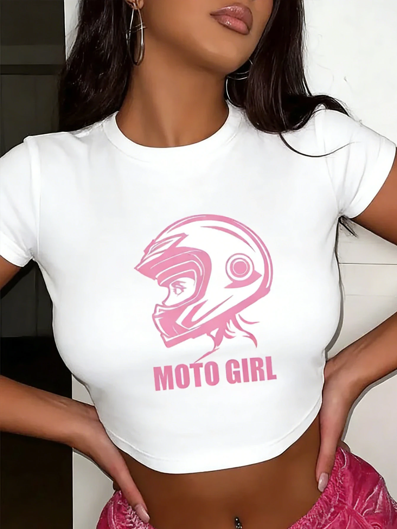 Top de manga corta con cuello redondo y estampado de Lady "MOTO GIRL" - top corto deportivo informal de manga corta con escote expuesto