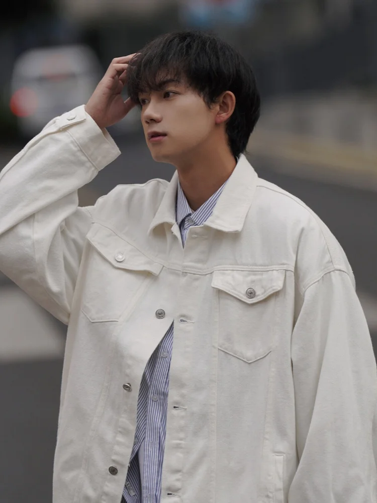 

Белая джинсовая куртка мужская демисезонная в американском рабочем стиле, молодежная, модная, свободного кроя, с множеством карманов, не требует глажки