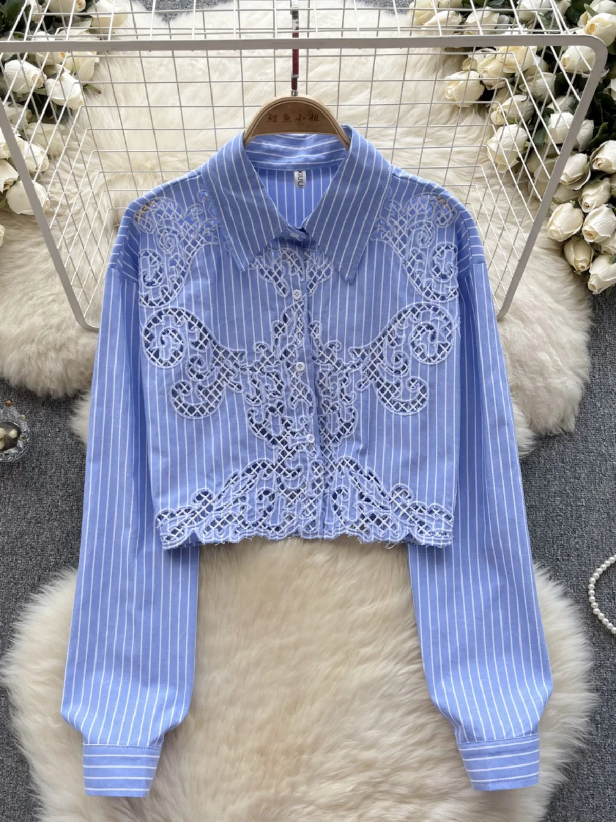 

Ele Hollow out Hook Flower Long Sve Striped irt Women's ort Design Autumn Top Korean Sle Commute Faion