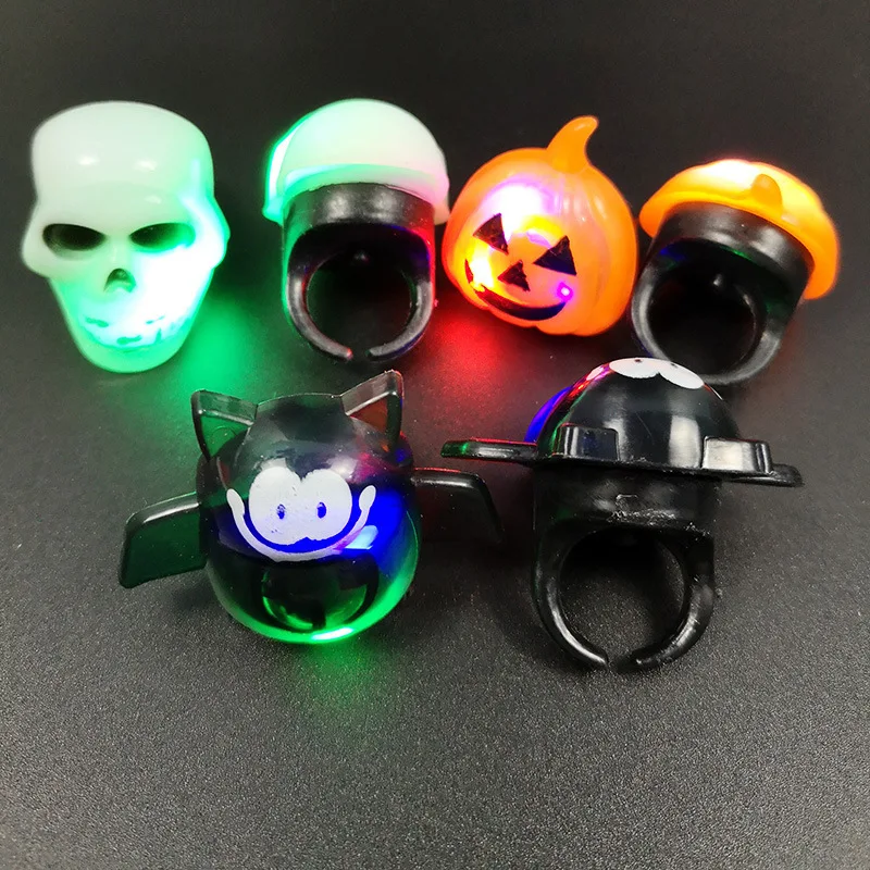 1 Pcs Novelty Funny Halloween Light-up Ring Plastic Pumpkin Light Ring Bat Skull Ring Children's Halloween Prank Toy Ring