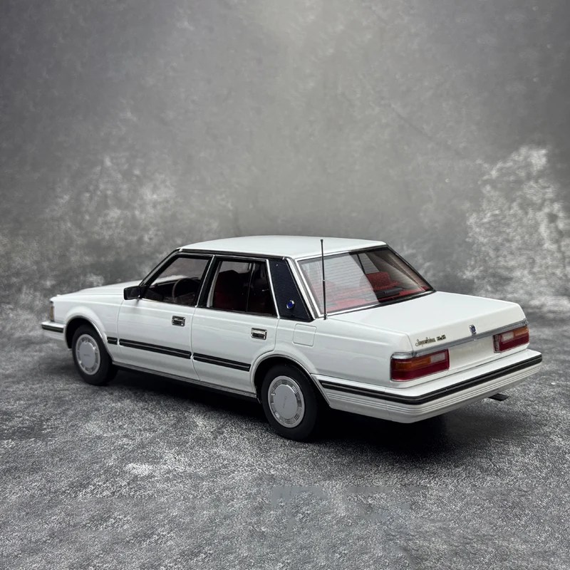 1:18 Scale Diecast Alloy Toyota Crown MS122 Toys Vintage Cars Model Classics Nostalgia Adult Souvenir Gifts Static Display