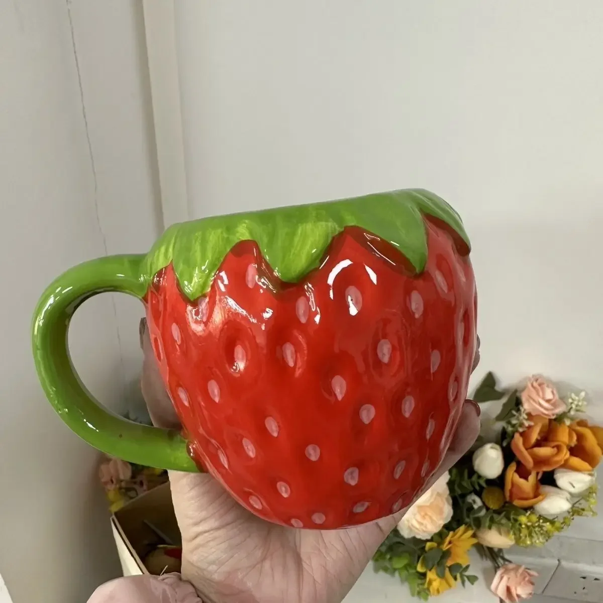 

New ceramic cute strawberry cup ins style creative water cup milk mug household coffee cup breakfast