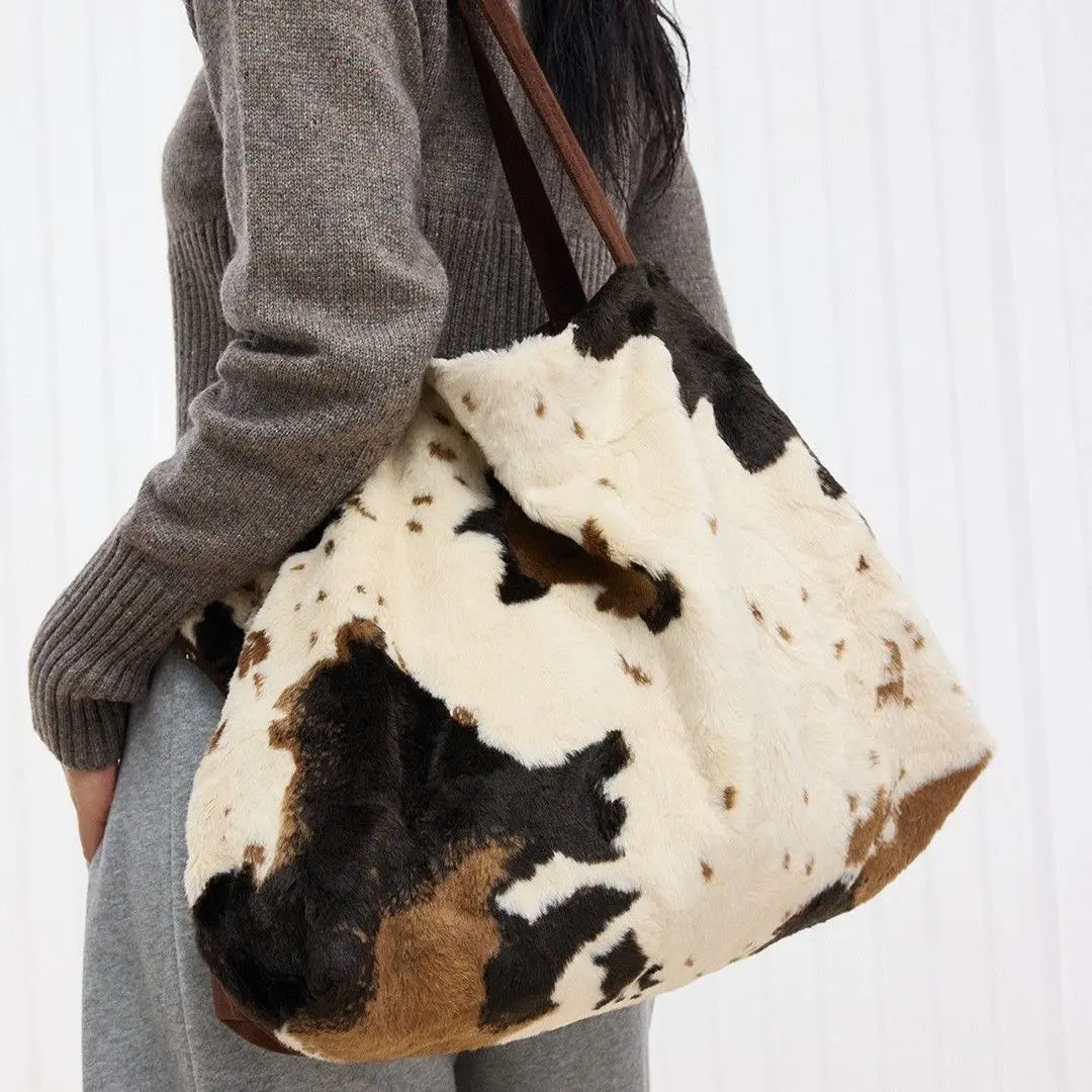 

Winter Plush Cow Patterned Fur Warm Underarm Bag Fashion Women Shoulder Bag All Match Itabag Designer Commuting Bag