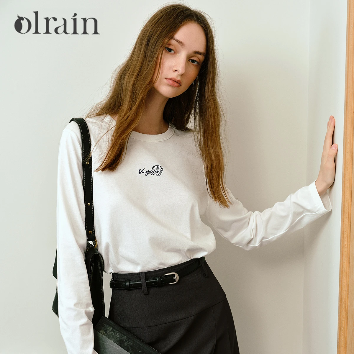 

OLrain Embroidered Beige Pullover Long-sleeved T-shirt Women's Autumn 2025 New Loose Casual Top M57QT000080