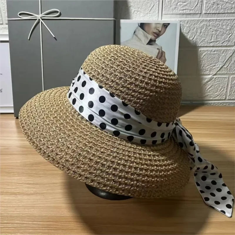 

Elegant dome-shaped woman Hepburn hat sunshade and woven