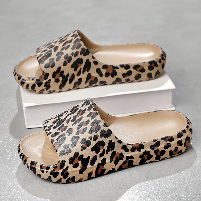 Leopard Print Slide Sandals Unisex Indoor Outdoor Rubber Slippers For Men Women Soft Comfort House Shoes Beach Non-Slip Soles