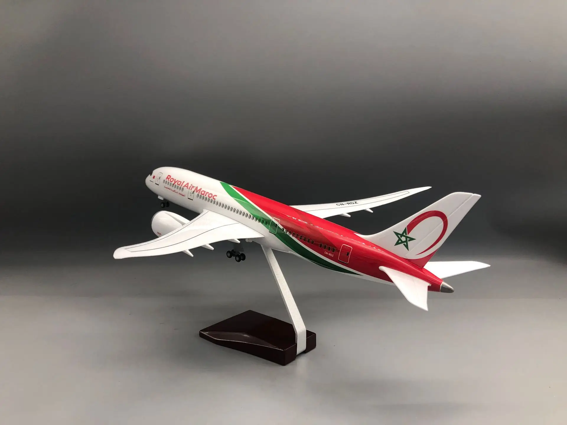 43cm Model Airplane Royal Air Maroc B787 787 Dreamliner Aircraft Landing Gear Wheels Light Resin Souvenir Plane Collection Gift