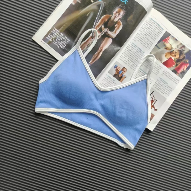 Nahtloser, gerippter Sport-BH für Damen, mit kontrastierenden, dünnen Trägern, ohne Bügel, weiche Unterstützung, atmungsaktives Yoga-Top für das Fitnessstudio und den täglichen Gebrauch. – Detail 11
