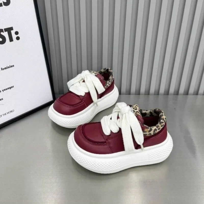 Women Kawaii Leopard Back Chunky Platform Bread Sneakers, Round Toe Lace Up Thick Sole White Casual Shoes for Streetwear
