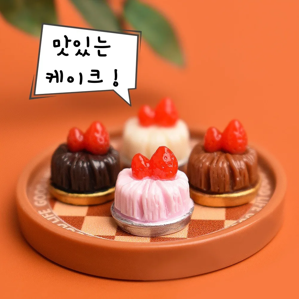 5pcs Mini Cake Strawberry Cupcakes Miniature Dollhouse Resin Food Toys DIY Accessories Food Play Toys Decoration Desktop Decor