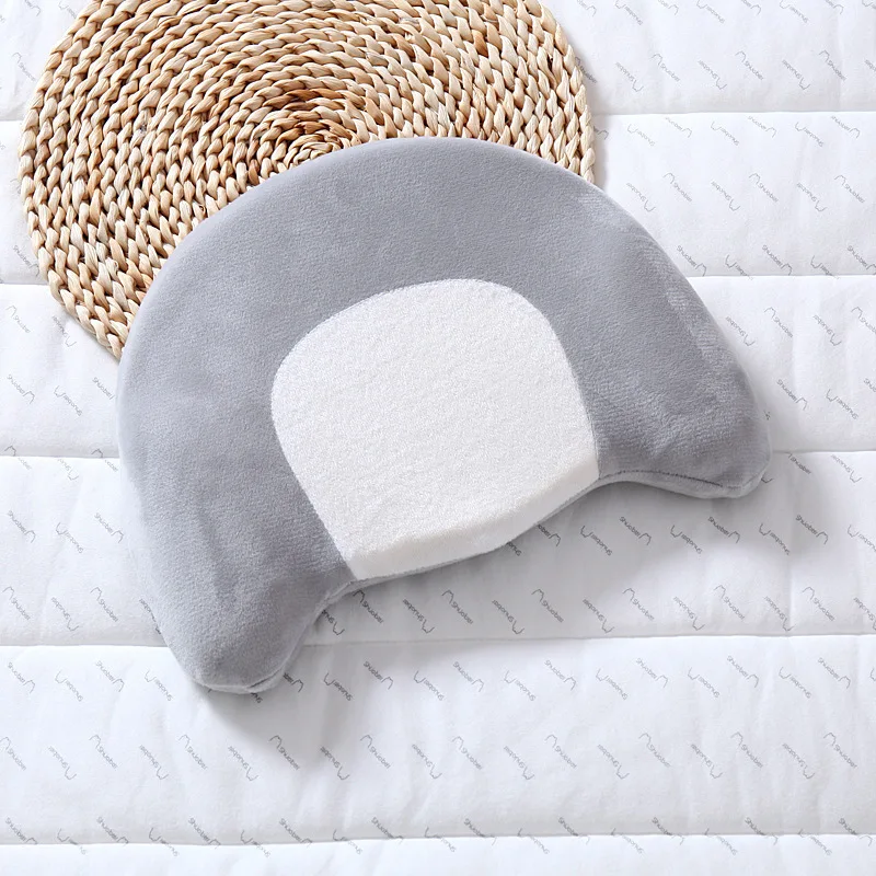 Newborn Pillow U-shaped baby pillow made of gold velvet memory foam designed for babies aged 6-18 months