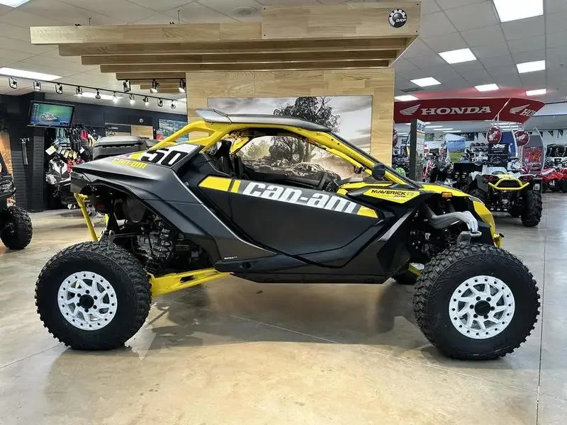 BES T SALES ORIFINAL 2024 Can-Am® Maverick R X RS Carbon Black & Neo Yellow