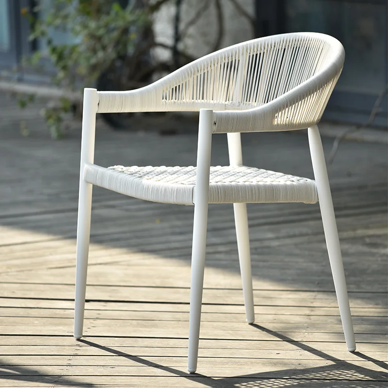 Modern Style Outdoor Garden Rattan Dining Chair Waterproof PE Material Patio Lounge Chair for Living Room Hotel or Park Use كرسي