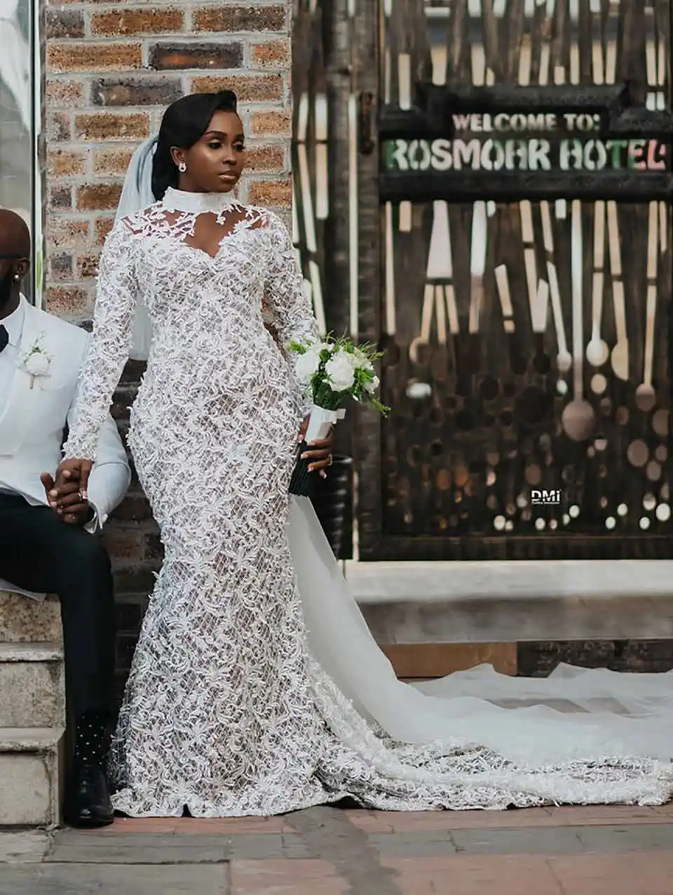 فساتين زفاف حورية البحر الحديثة مع الدانتيل Paillette الأزهار يزين فستان زفاف مربع سويب تراين فيستدوس دي نوفيا مخصص