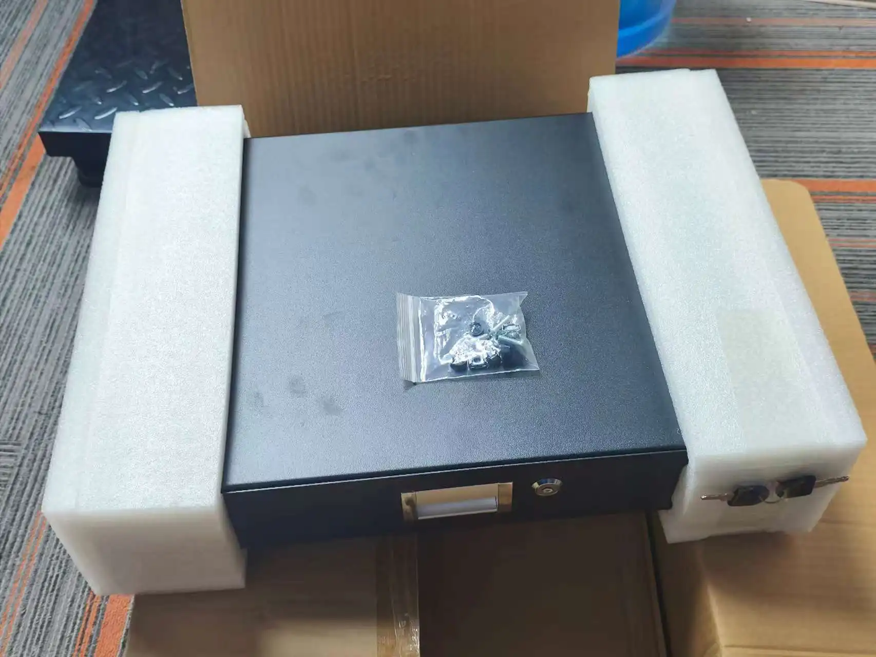 

2U Металлический кейс с замком и ремнем для защиты микрофона, беспроводной микрофон, 19-дюймовый стандартный кейс-ящик для аксессуаров