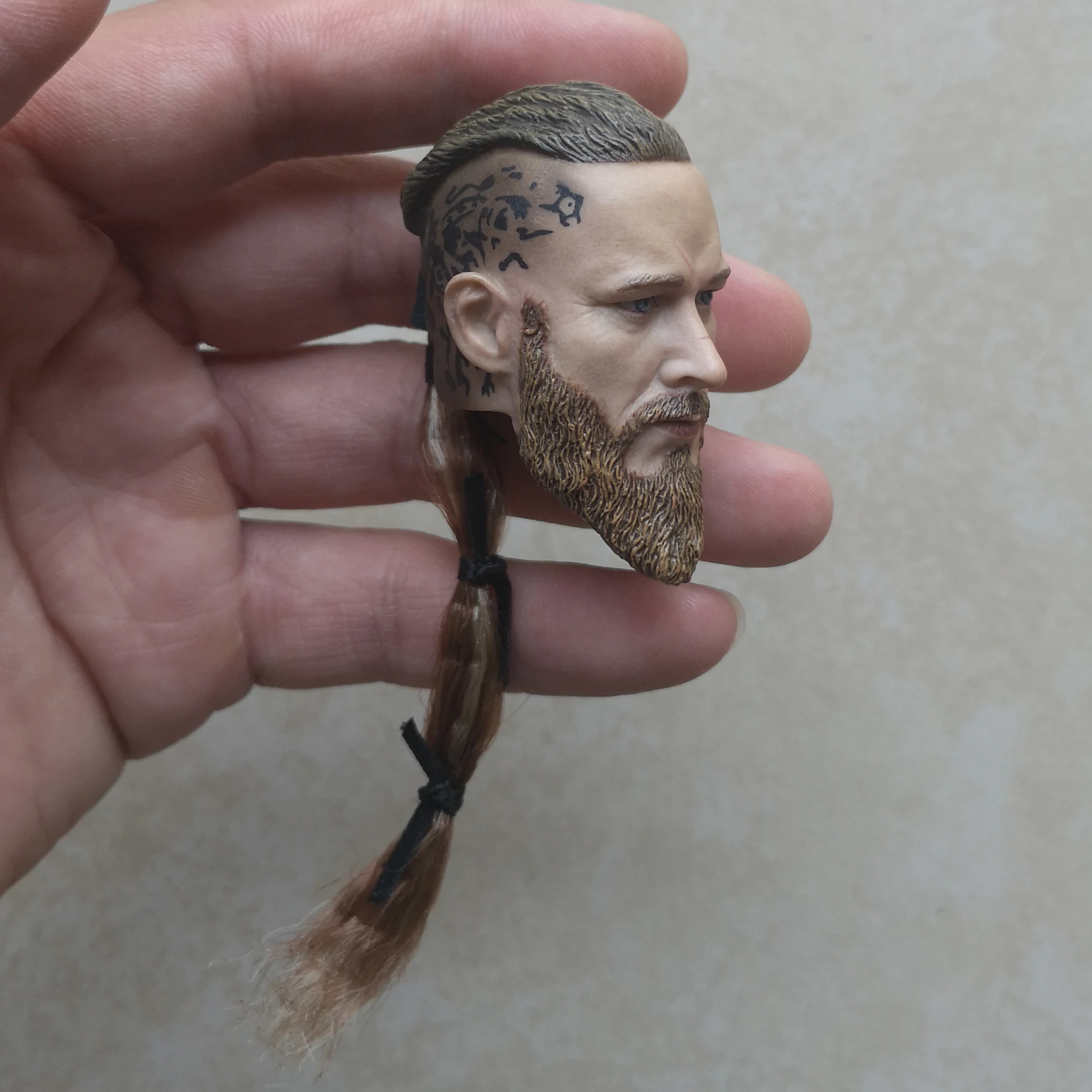 1/6 Wikinger männlicher Kopfskulptur mit Zopf Wikinger Militär antikes Thema Kopfschnitzmodell für 12" Actionfigurenkörper