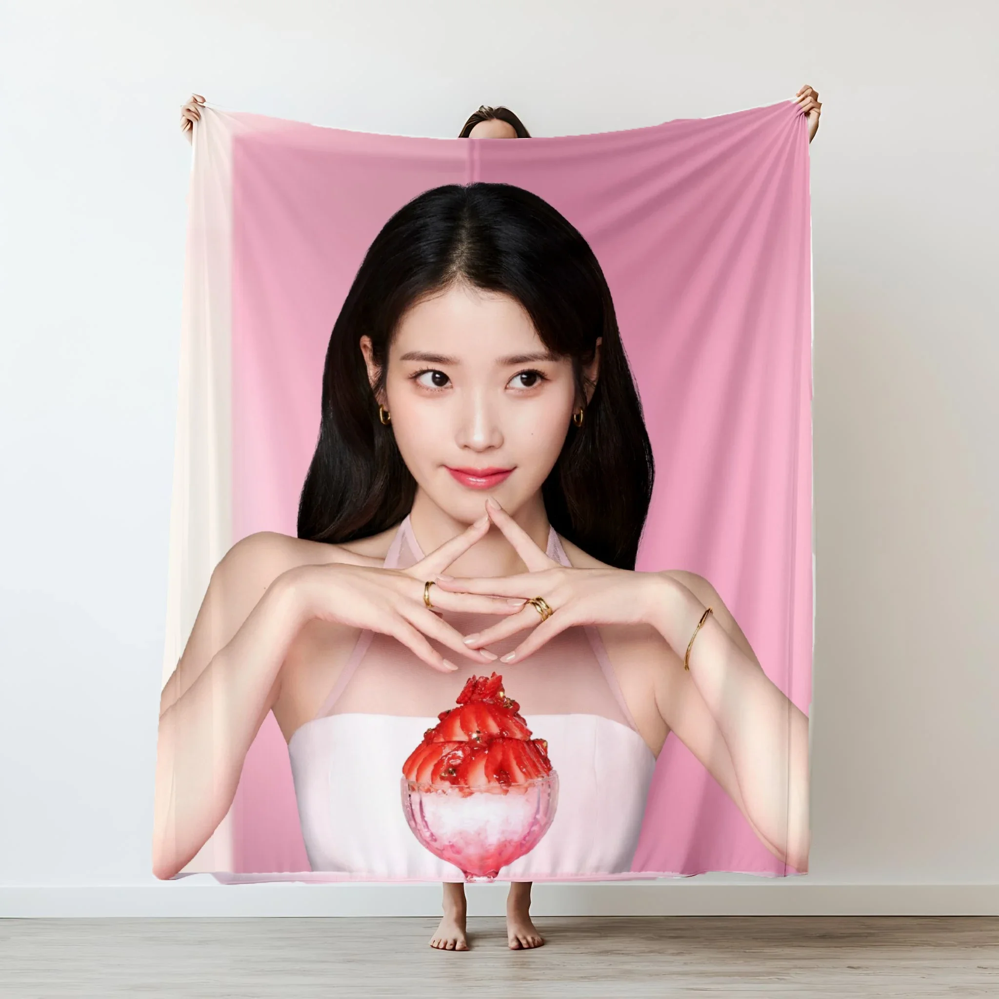 Moderne IU-Plüsch-Überwurfdecke im koreanischen Stil für Sofa, Bett, Auto, tragbare D-Decke für Kinder und Erwachsene, Heimtextilienstoff