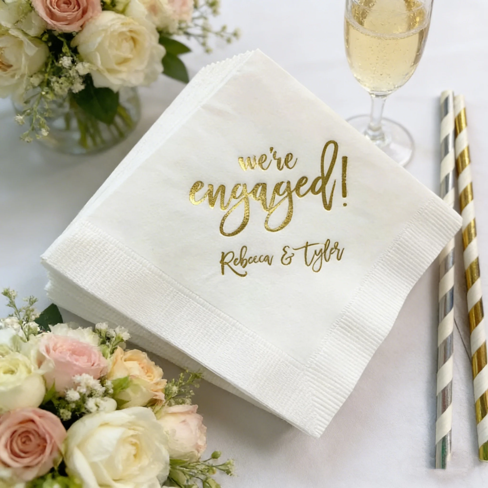 

50 шт. персонализированных салфеток для помолвки с монограммой, свадебные салфетки с надписью «Мы помолвлены», разные размеры для украшения вечеринки