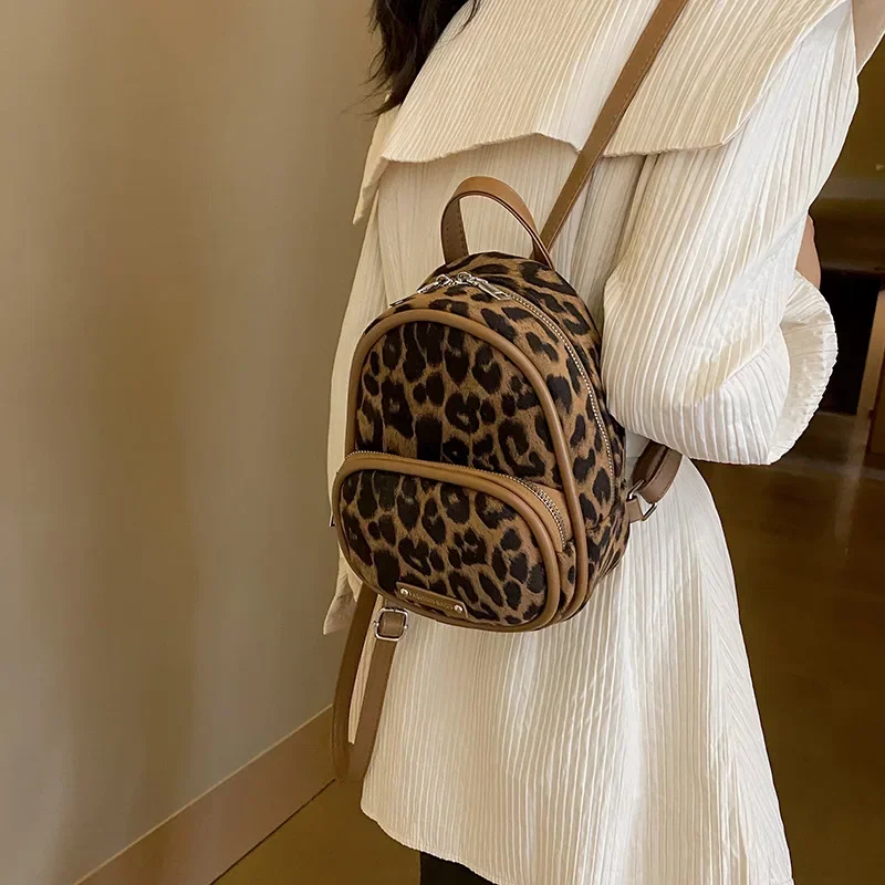 Mochila Retro con estampado de leopardo para mujer, Mini mochila para ir al trabajo, nueva tendencia, otoño e invierno, 2024