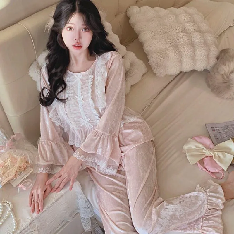 

New Style Autumn and Winter Sweet Lace Court Style Pajamas Female Set Canary Velvet Warm Loungewear Pajamas for Women Sleepwear