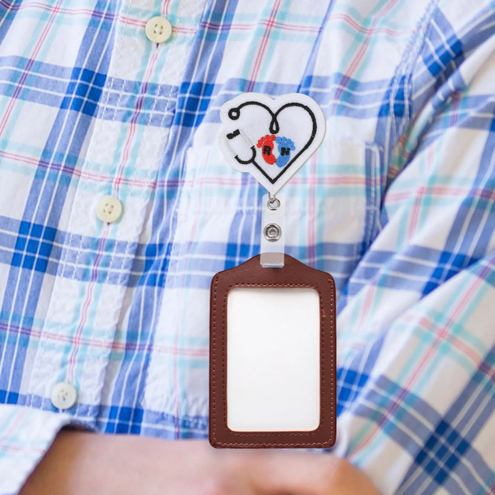 2Pcs Lovely Heart Badge Holder Portable Felt Material Multi-Function Rotatable Clip Stretchable Badge Buckle for Nurse Employee