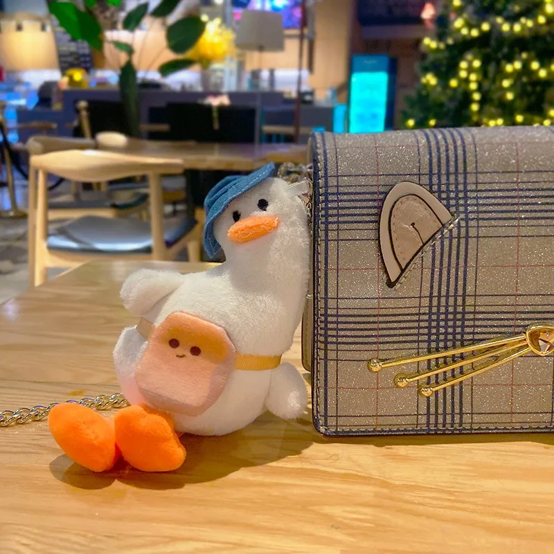 سلسلة مفاتيح على شكل بطة من القطيفة اللطيفة للزوجين حقيبة دمية قلادة على شكل دمية سلسلة مفاتيح هدية عيد ميلاد هدية العيد