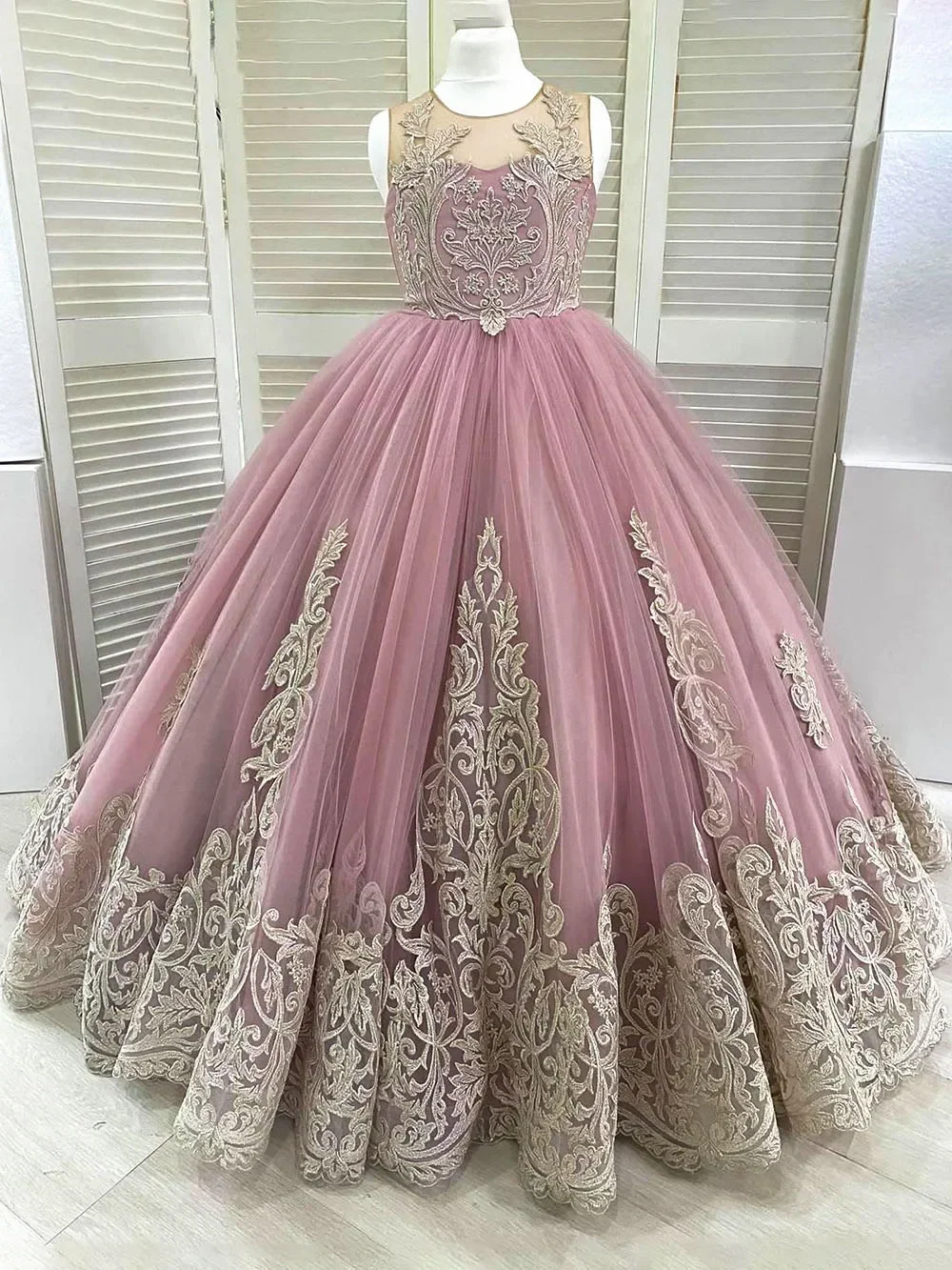 Abiti da ragazza di fiori in Tulle rosa per matrimonio pizzo dorato principessa gonfia senza maniche lunghezza del pavimento per bambini abiti da festa di compleanno abiti da ballo