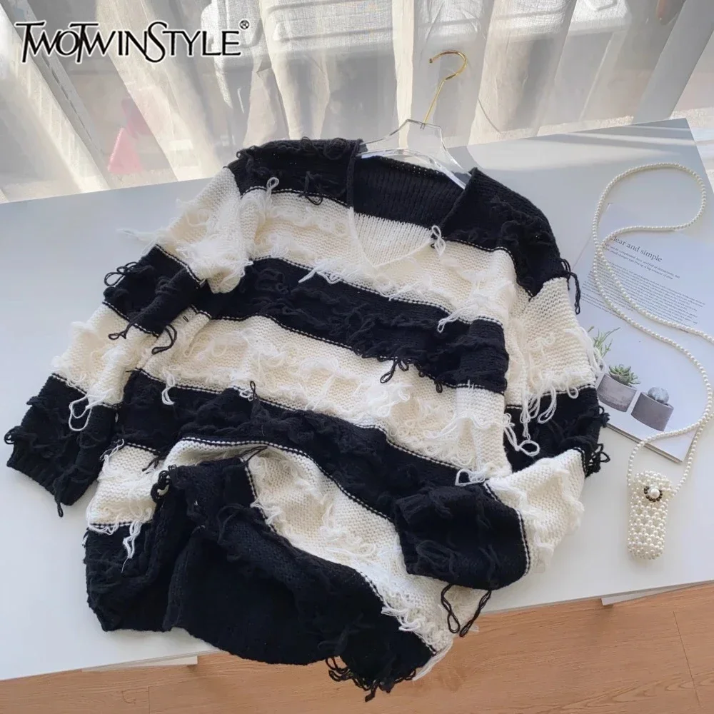 

TWOTWINSTYLE New Striped Spliced Tassel Sweater For Women V Neck Long Sleeve Pullover Loose Sweaters Female Fashion KMY523813