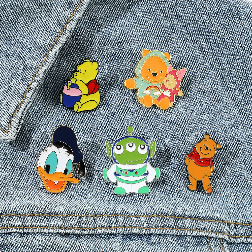 Disney-Broche Figuras de Ação Anime para crianças, Cute Cartoon Jewelry, Stitch, Mickey, Minnie Mouse, Winnie, Esmalte, Presentes de Aniversário