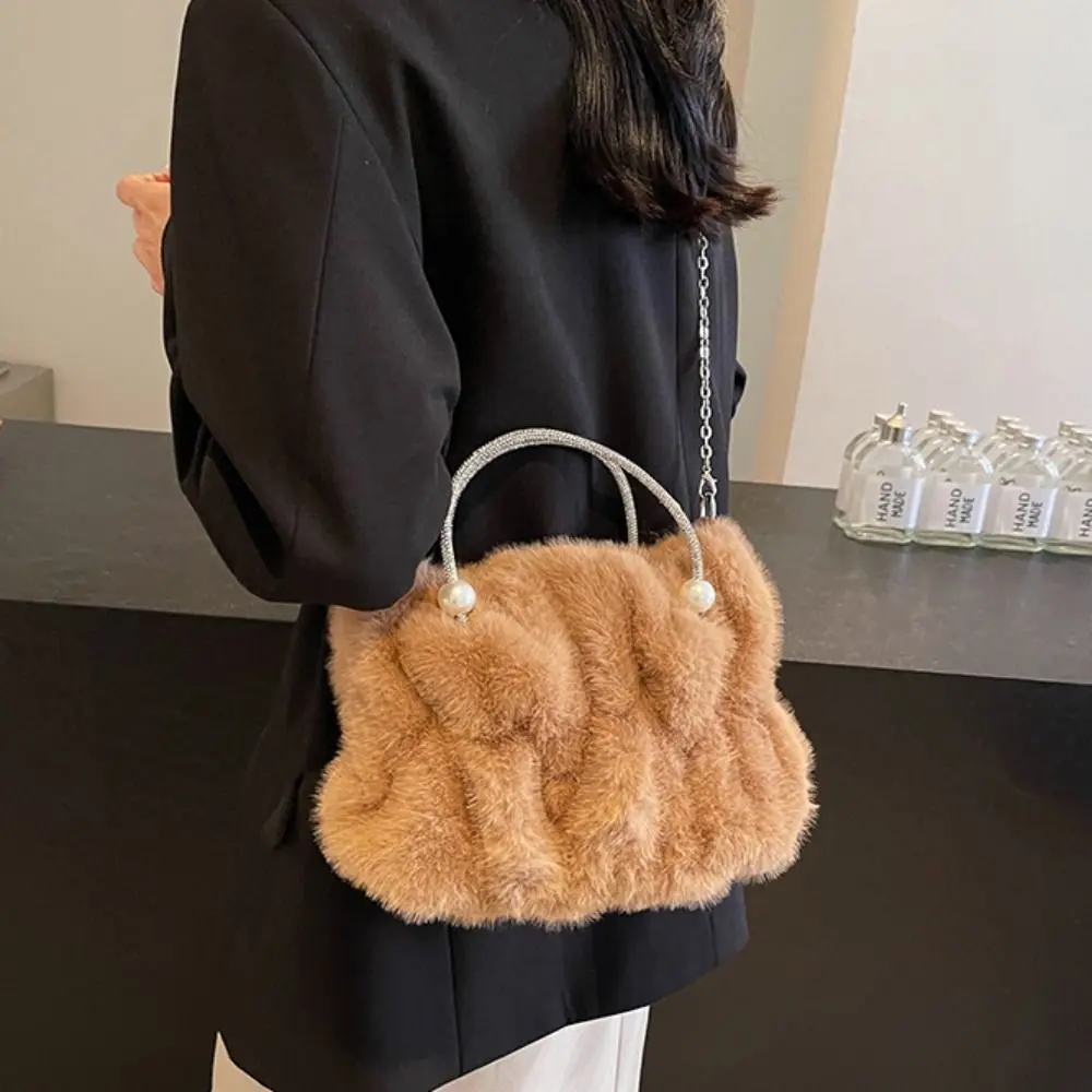 

Cute Korean Style Women Shoulder Bag Solid Color Luxury Chain Winter Fluffy Handbag Exquisite Soft Faux Fur Crossbody Bag Women
