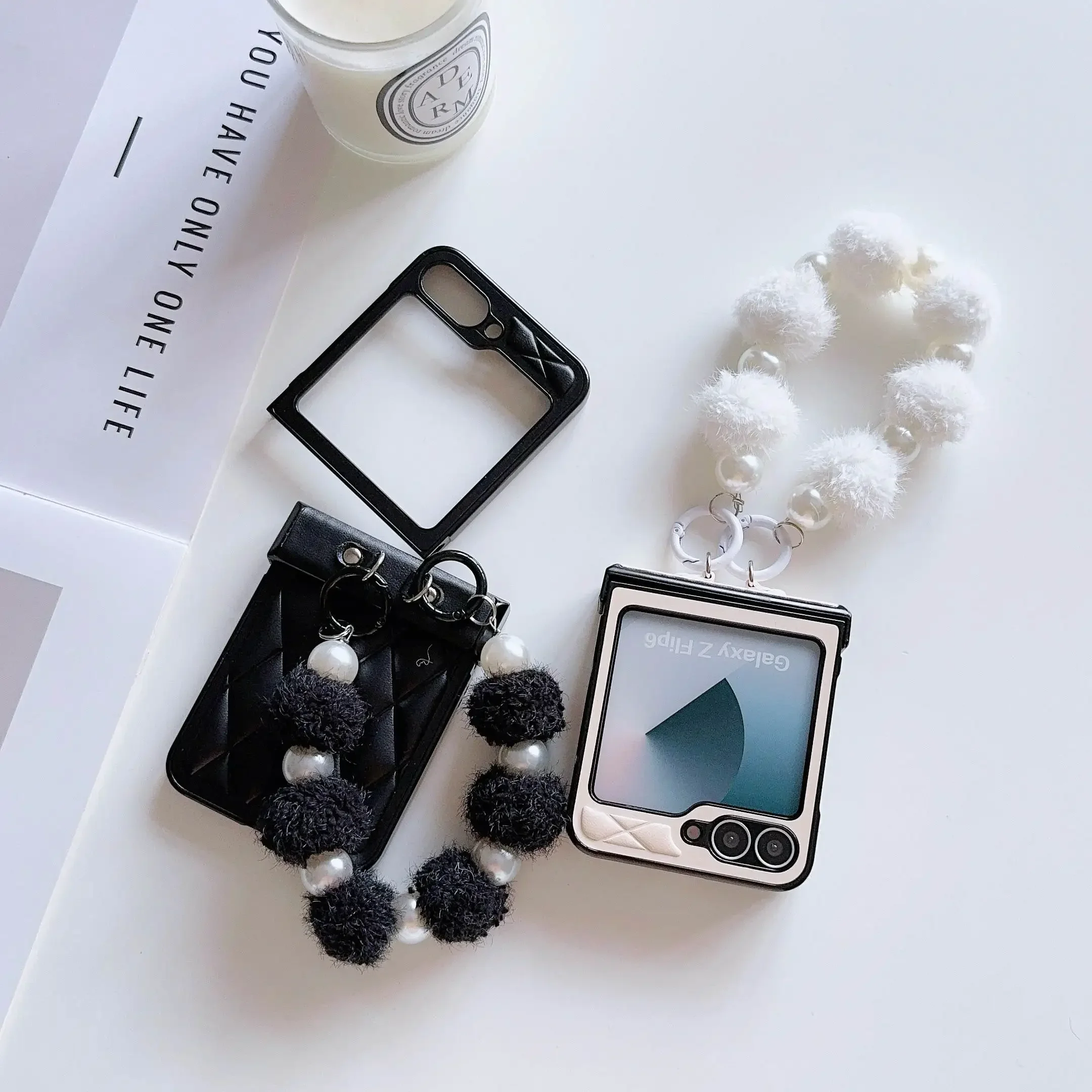 

PU Leather Cover with Glitter Pearl Bobbles Wrist Chain Strap Bracelet For Samsung Galaxy Z Flip 6 5 4 3 Phone Case