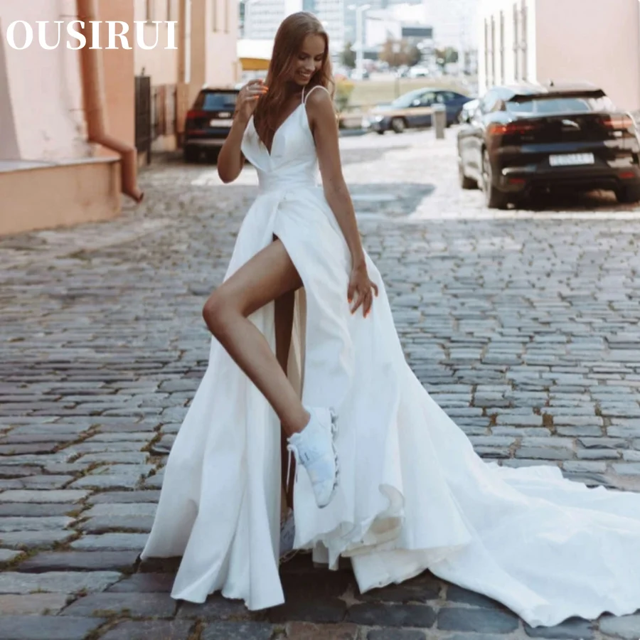 Col en v sans manches bretelles Spaghetti a-ligne dos ouvert haut côté fendu Simple Satin robe de mariée Sexy robe de mariée Customzeid