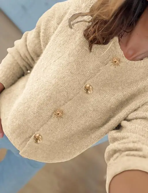 

Женский свитер 2025 года, модный осенне-зимний новейший хит продаж, элегантный и универсальный шерстяной свитер с металлической пряжкой, женский свитер