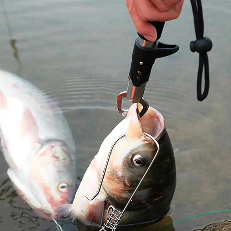 Portable Fishing Gripper Stainless Steel Fish Lip Grip Handle Catch Carp Fishing Lip Grip Fishing Tool Fishing