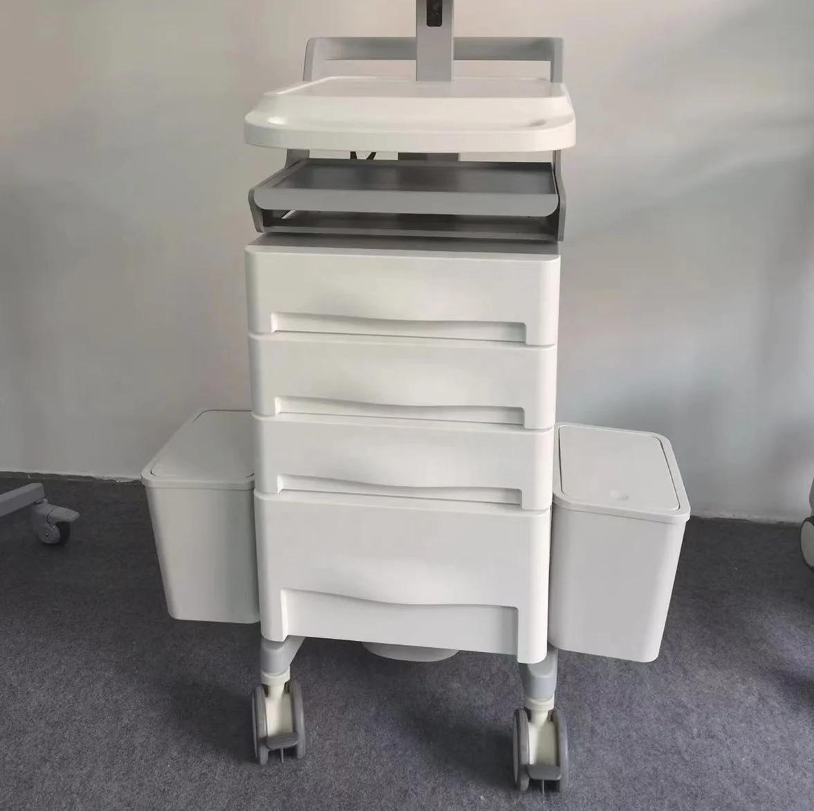 Large storage space mobile cart