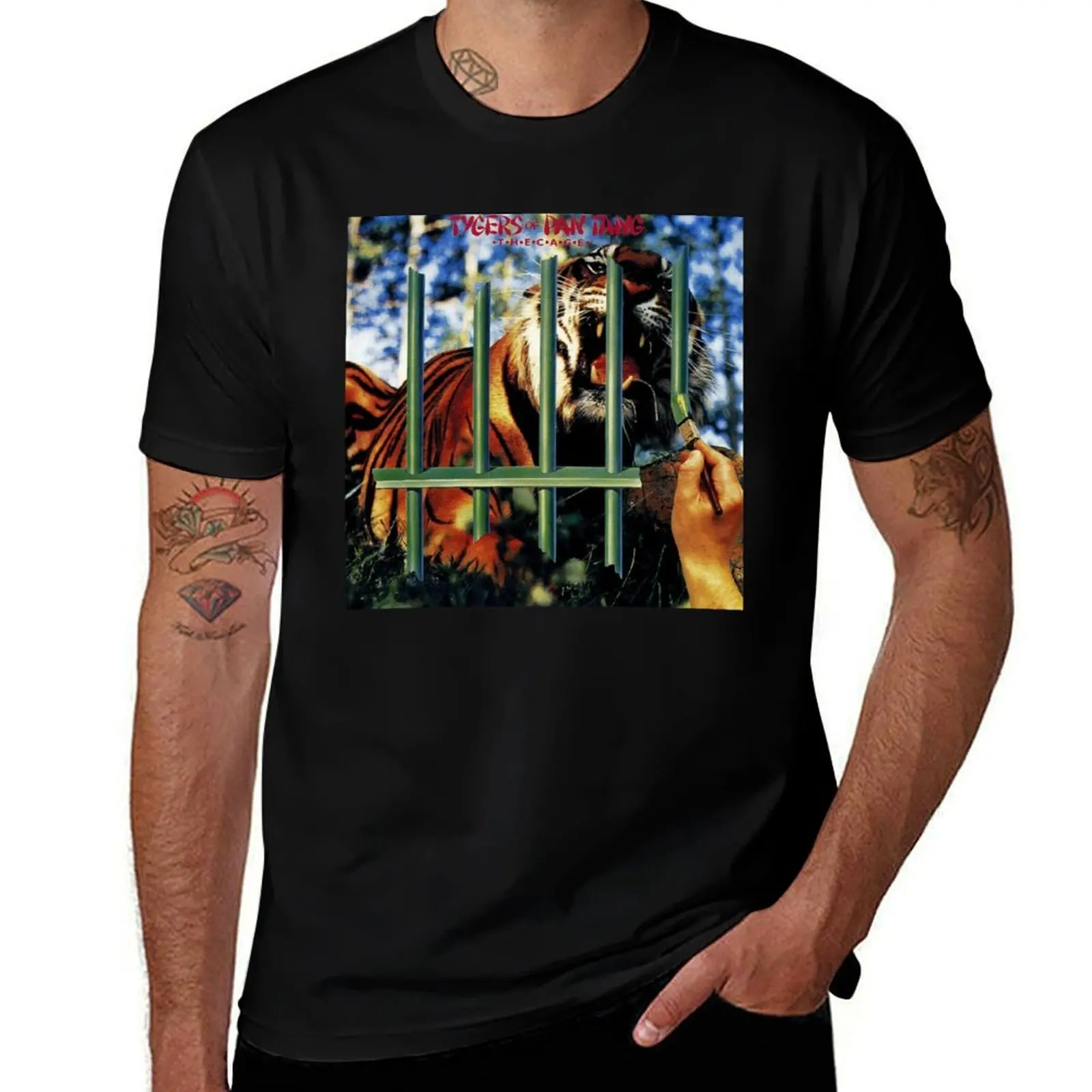 

Tygers of Pan Tang - The Cage album 1982 T-Shirt Worker Basic Short Sleeve Tee