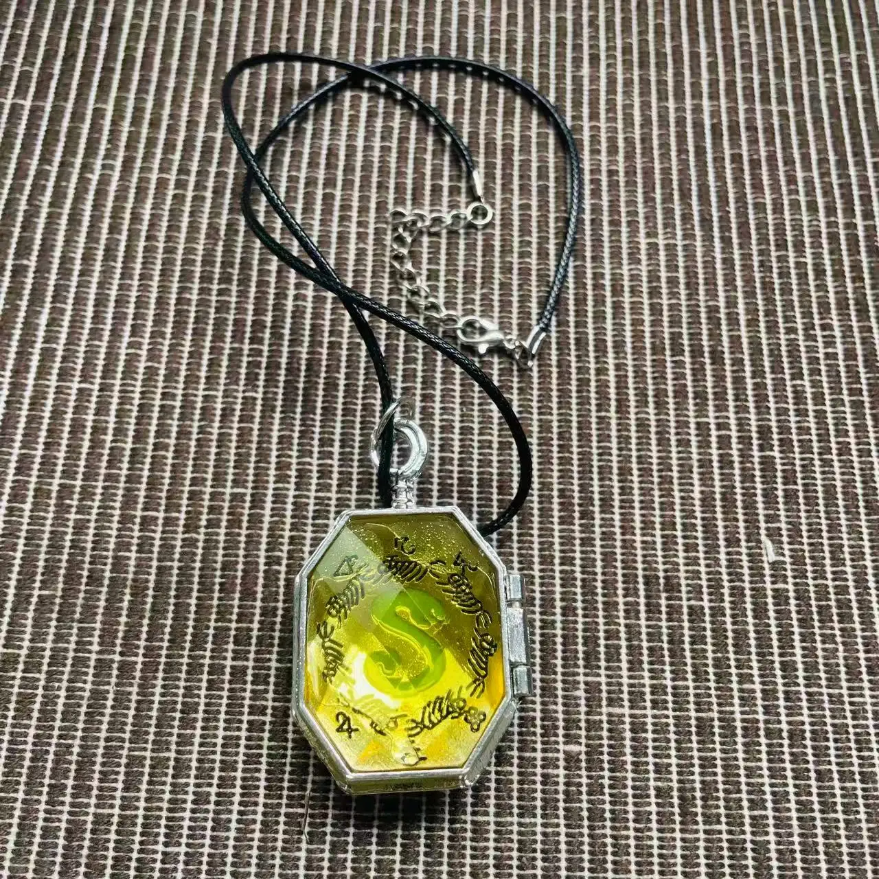 Magic World Cos Prop Can Be Opened Locket Pendant Props Gift Sack 2PCS Set Easter Halloween Christmas Thanksgiving Gift - view 6