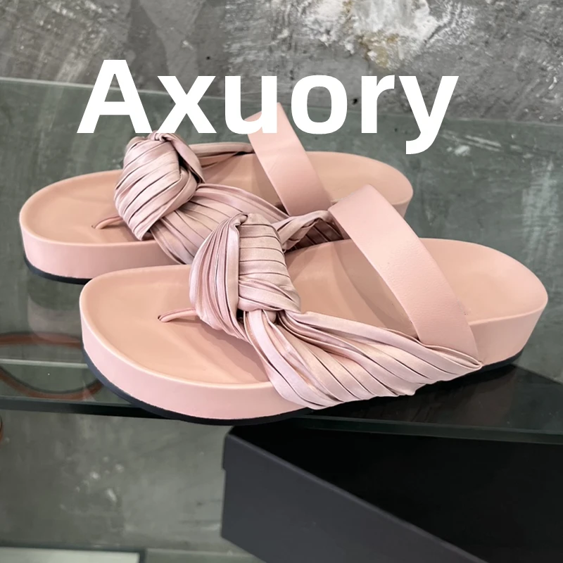 

2024 New Women Slippers Thick Bottom Design Comfort Beach Slippers Solid color Split toe Design Versatile