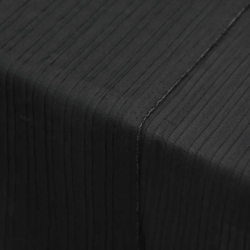 

The fabric of layer-spun stretch silk is light breathable and has a heavy embossed patterns It niche for cheongsam dresses