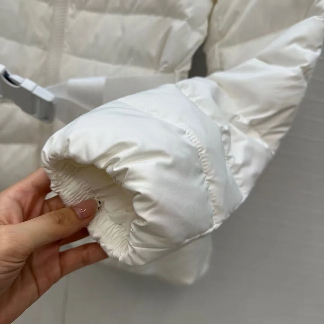2025 Nieuwe Winter Witte Eendendons Jas Vrouwen Coltrui Lange Mouw Effen Kleur Gestreepte Stiksels Slanke Riem Casual Warme Jas