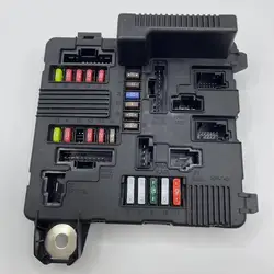 New Engine Fuse Box 8200306032 8200306033 For Re-nault Megane Scenic 2002-2006 Suitable for automatic transmission