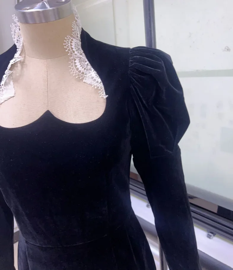 

Elegant Temperament Long Sleeve Velvet Dress for Women Commuting Autumn New Fashion Female Black Patchwork Lace Long Dresses