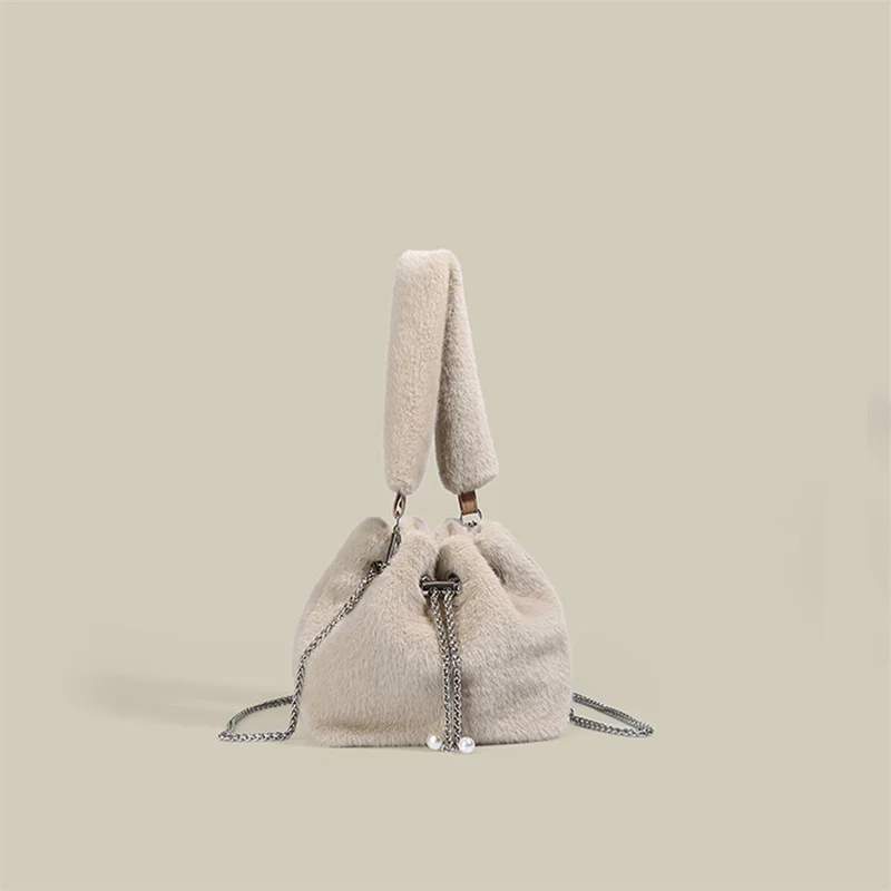 Plush Diagonal Straddle Bag Designer's New Luxury Fur Handbag Imitation Fur Bucket Bag Brand Shoulder Bag Charm Winter Fur Bag