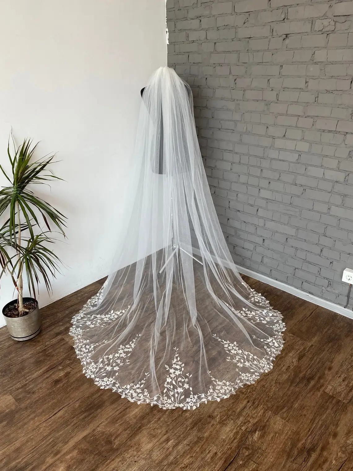 Wedding Cathedral Veil Fingertip Lace Leaf Bridal Chapel Length Long Veils Bride Accessories