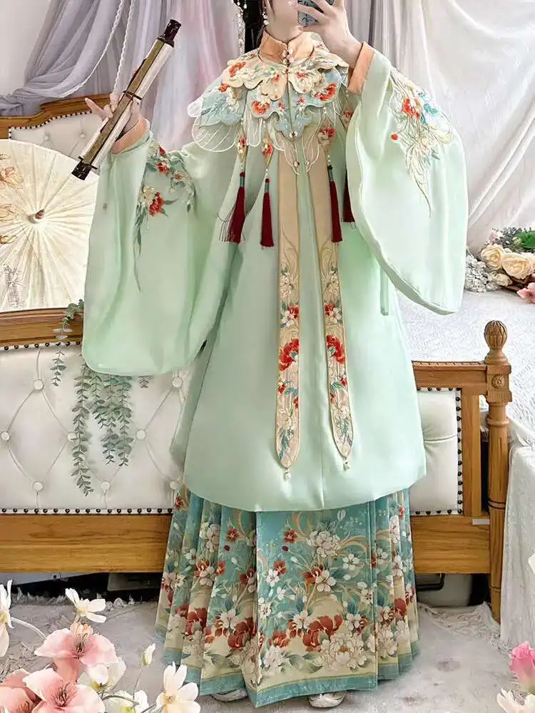 

[Fanhua Qu]Ming Dynasty Hanfu Women's Spring 2024 New Heavy Industry Cloud Shoulder Pipa Sleeve Horse Face Skirt Set