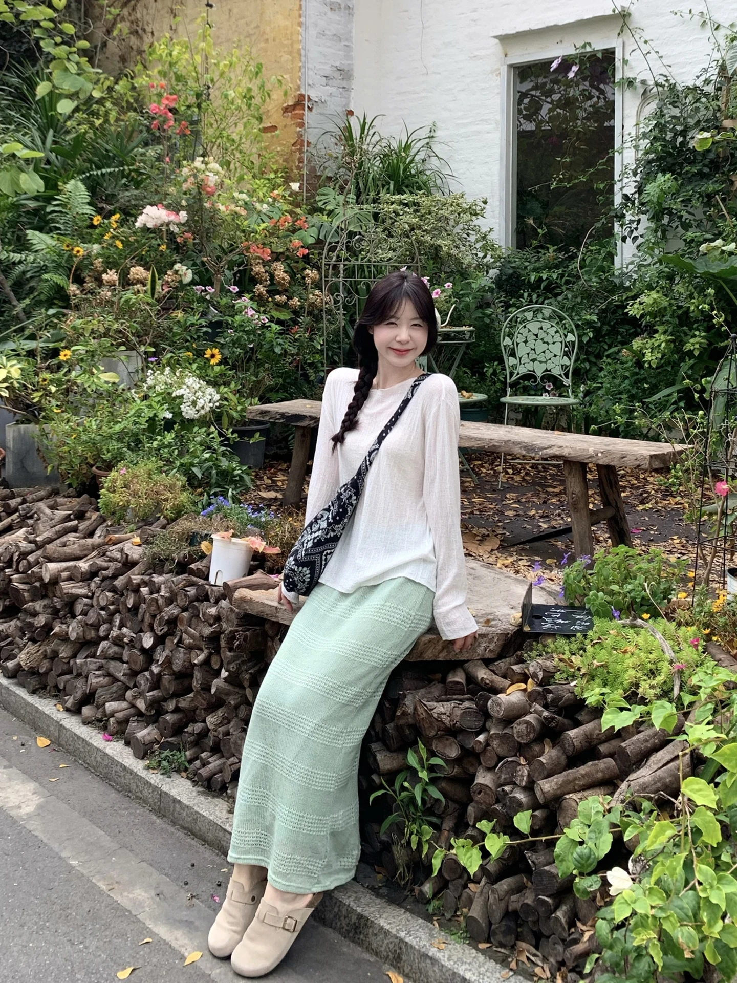 

Комплект из двух предметов в корейском стиле ChuQing: топ с длинным рукавом и прямая юбка с высокой талией, легкий и воздушный на ощупь