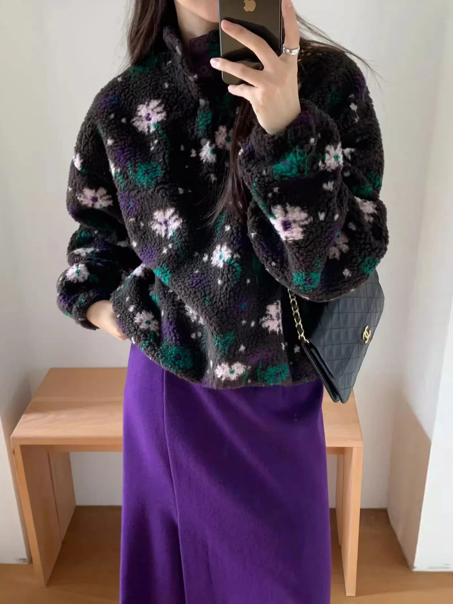 

Retro Chic Stand Collar Flower Embroidery Lamb Fur Sweatirt Jaet Women's Winter New Color Blo Versatile Top