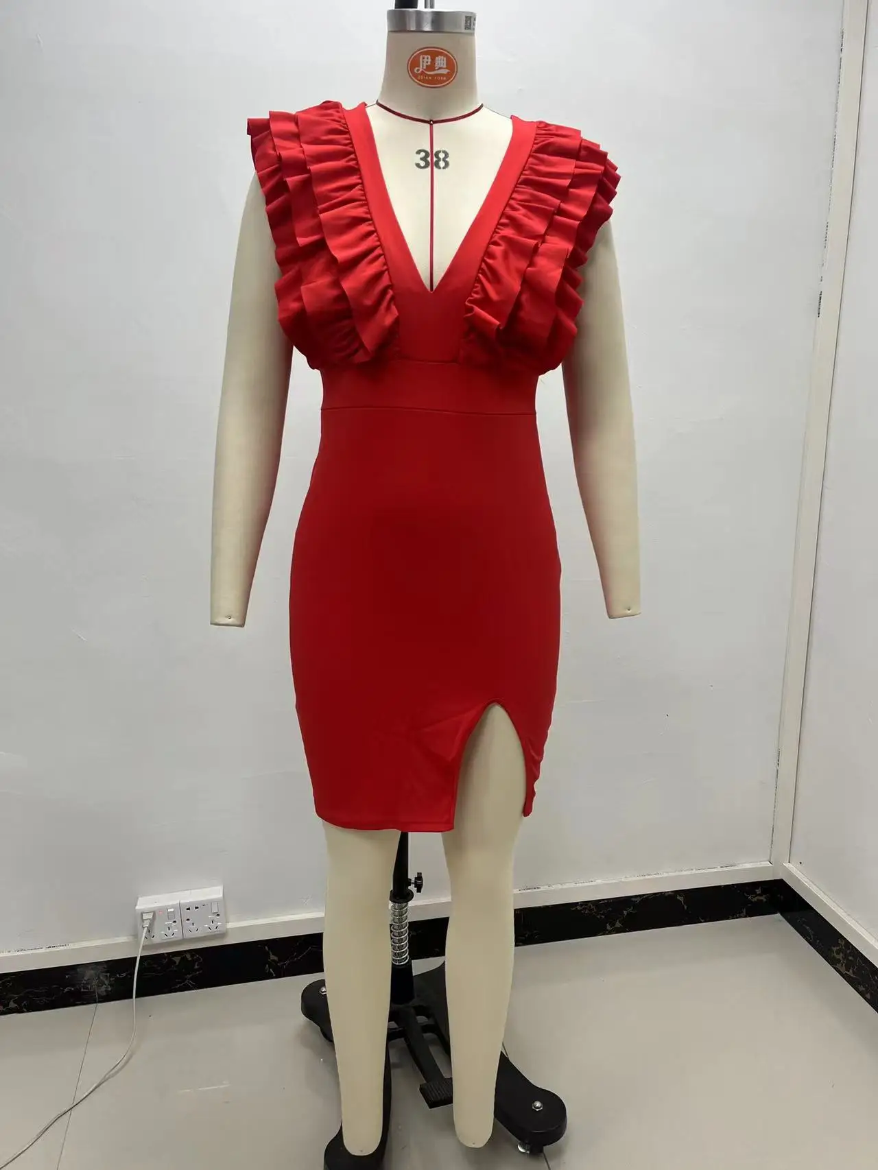 European and American women\'s solid color deep V-neck pleated wooden ear edge club mini dress