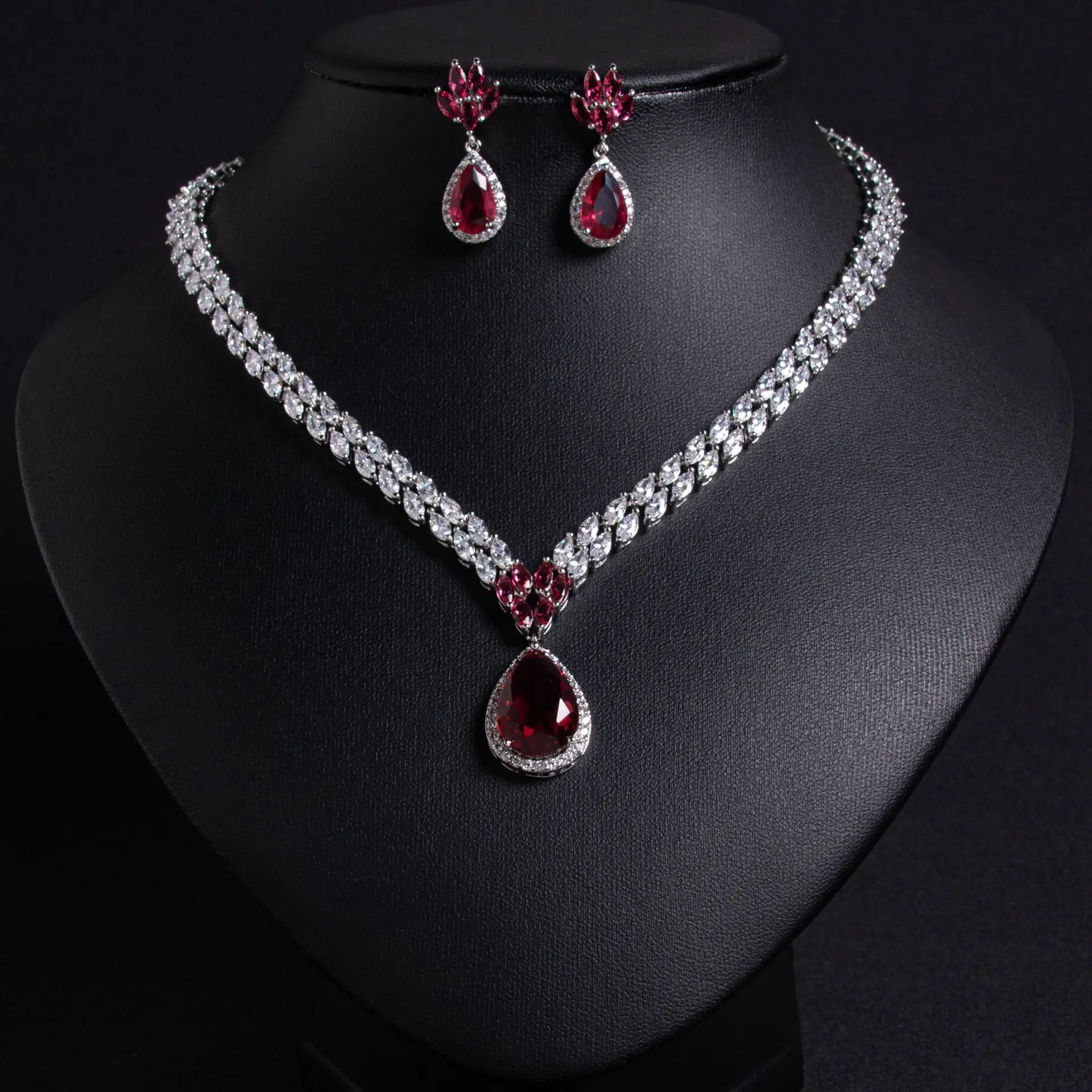 

Cross-border hot-selling exquisite claw chain necklace earrings set two-piece set, water drop neck chain collarbone chain dinner