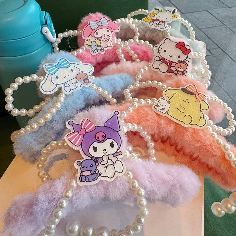 

Sanrio Hello Kitty giant plush pearl hair clip autumn and winter new style back of the head shark clip hair accessory hair clip